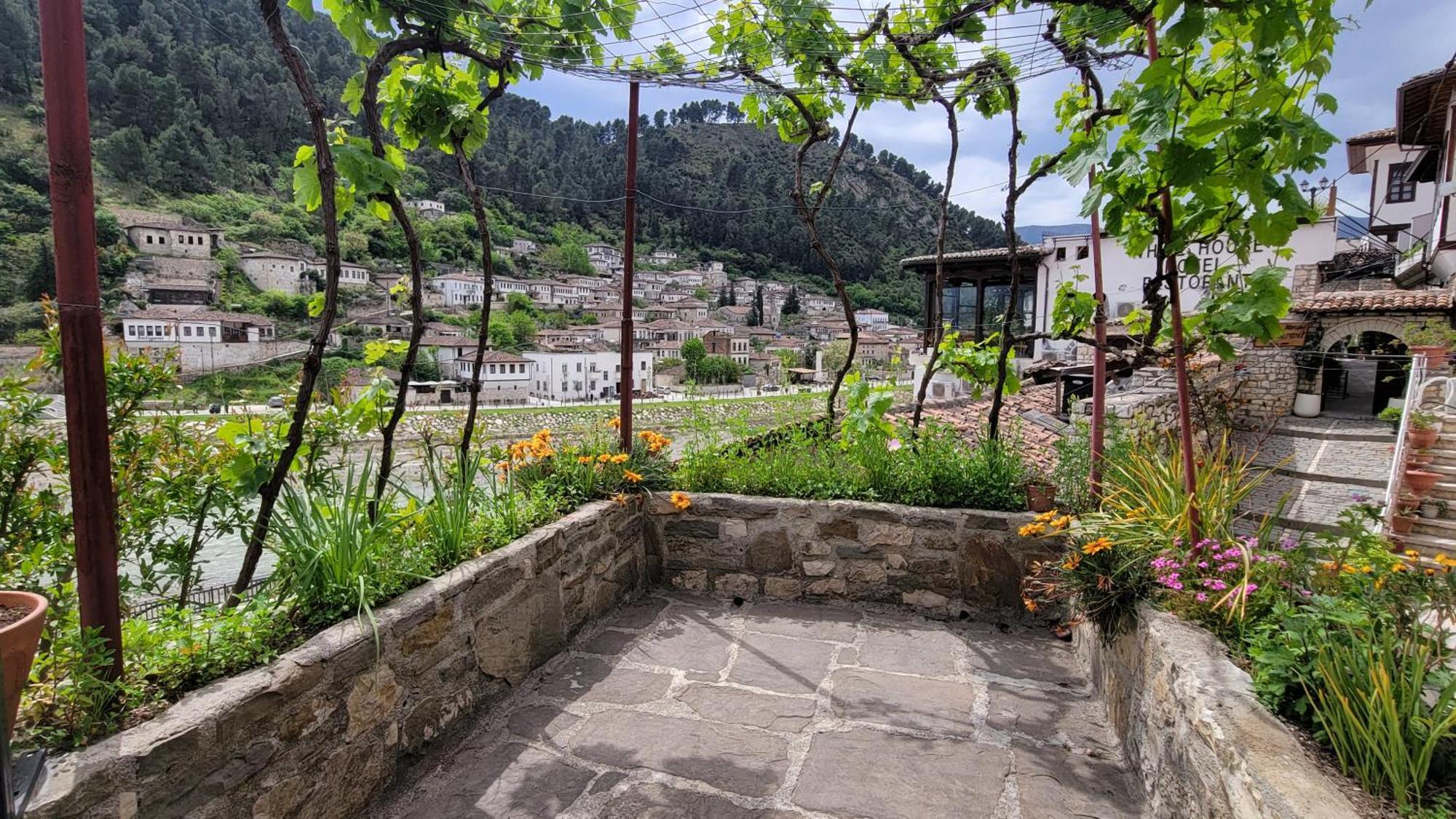 Guest House Mangalem Берат Экстерьер фото