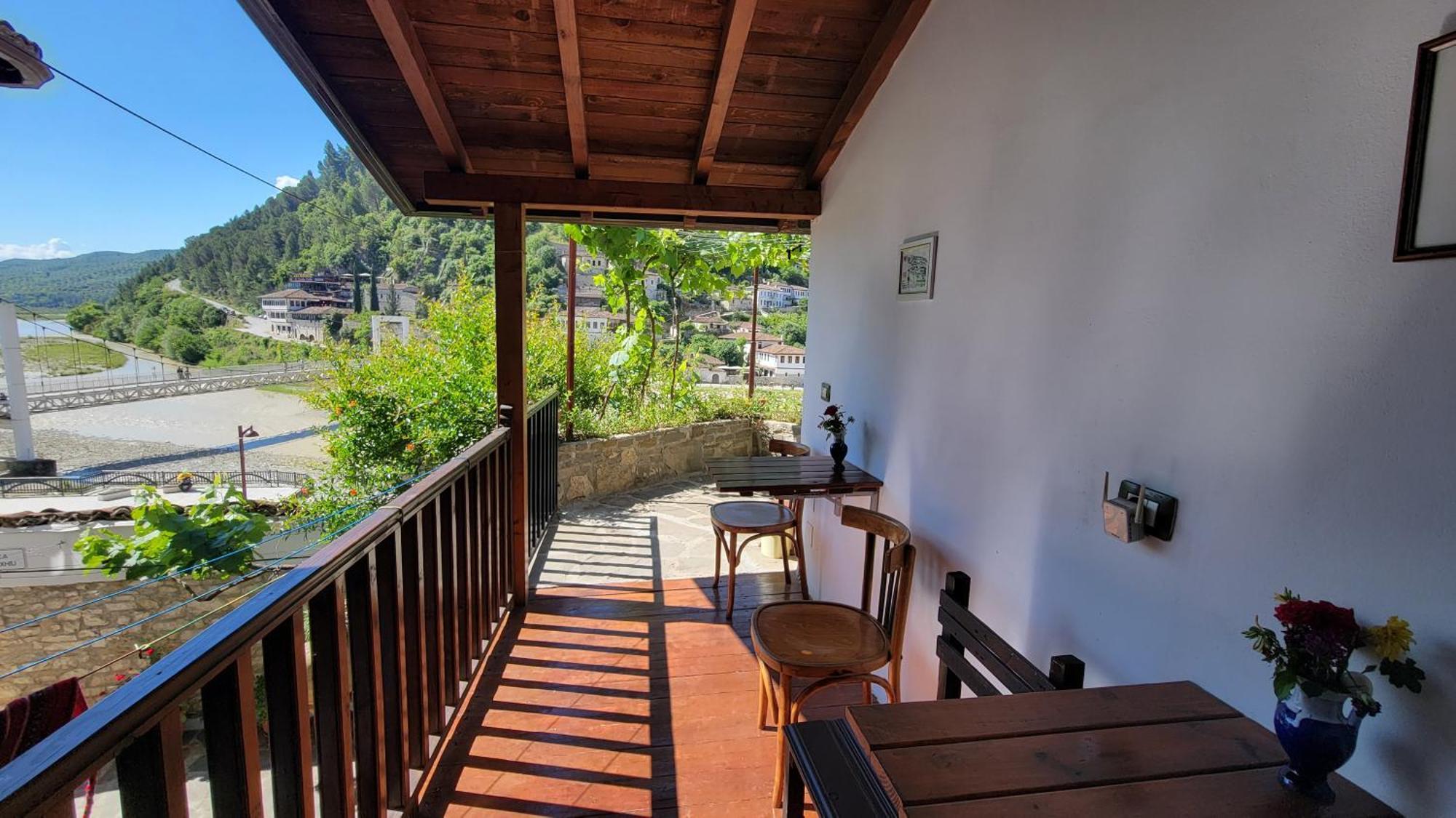 Guest House Mangalem Берат Экстерьер фото