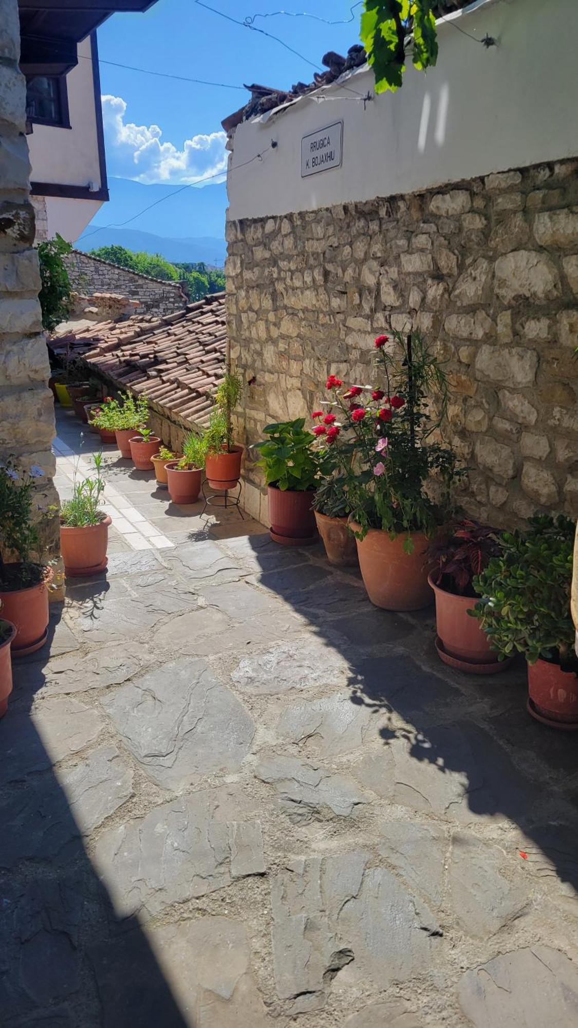 Guest House Mangalem Берат Экстерьер фото