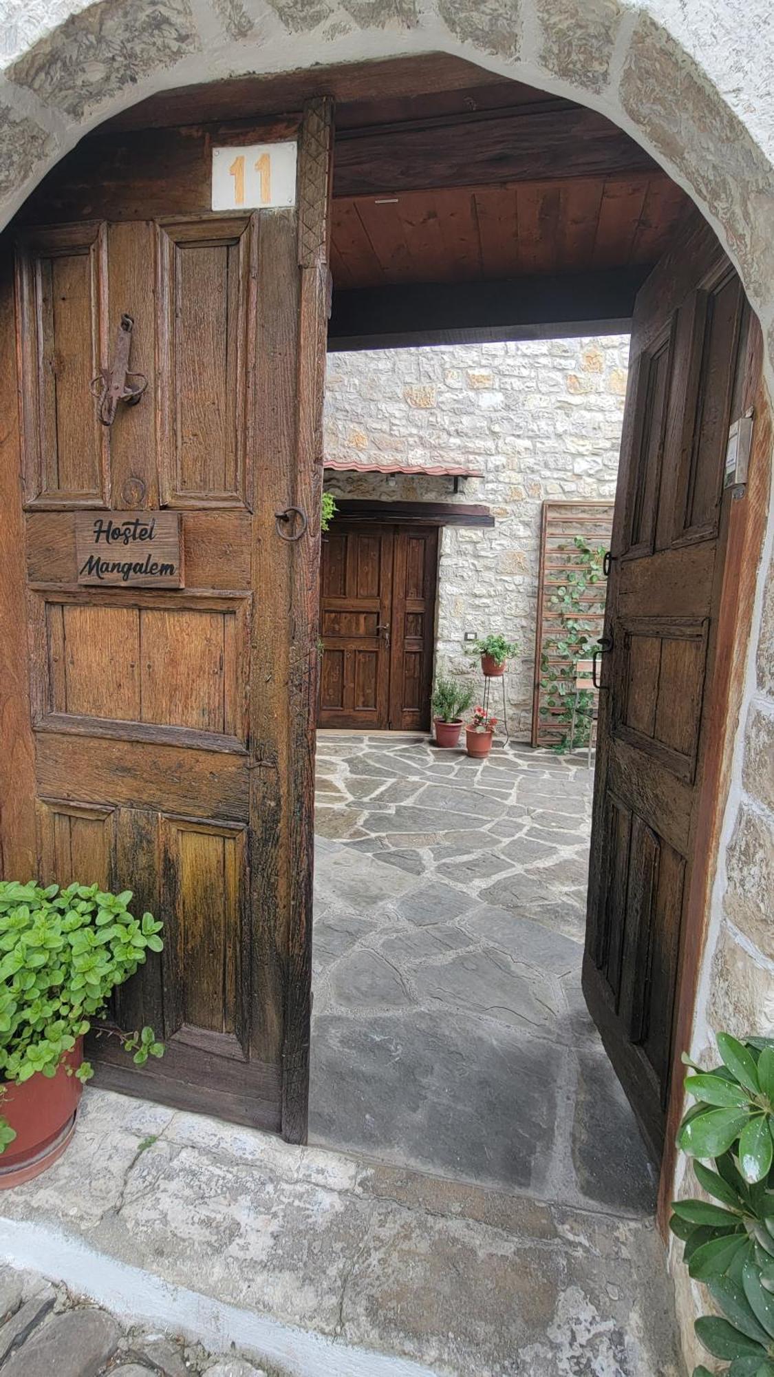 Guest House Mangalem Берат Экстерьер фото