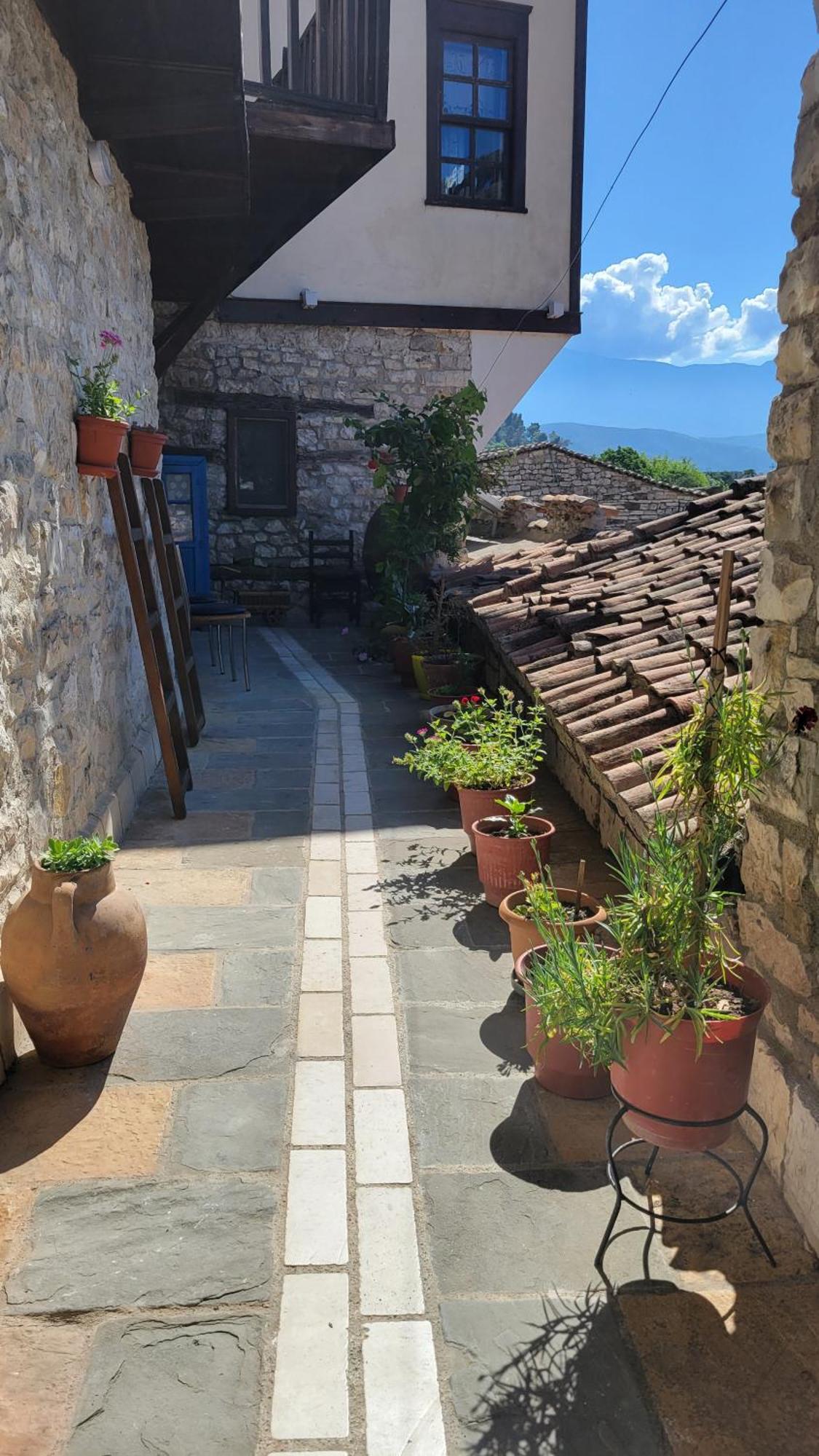Guest House Mangalem Берат Экстерьер фото