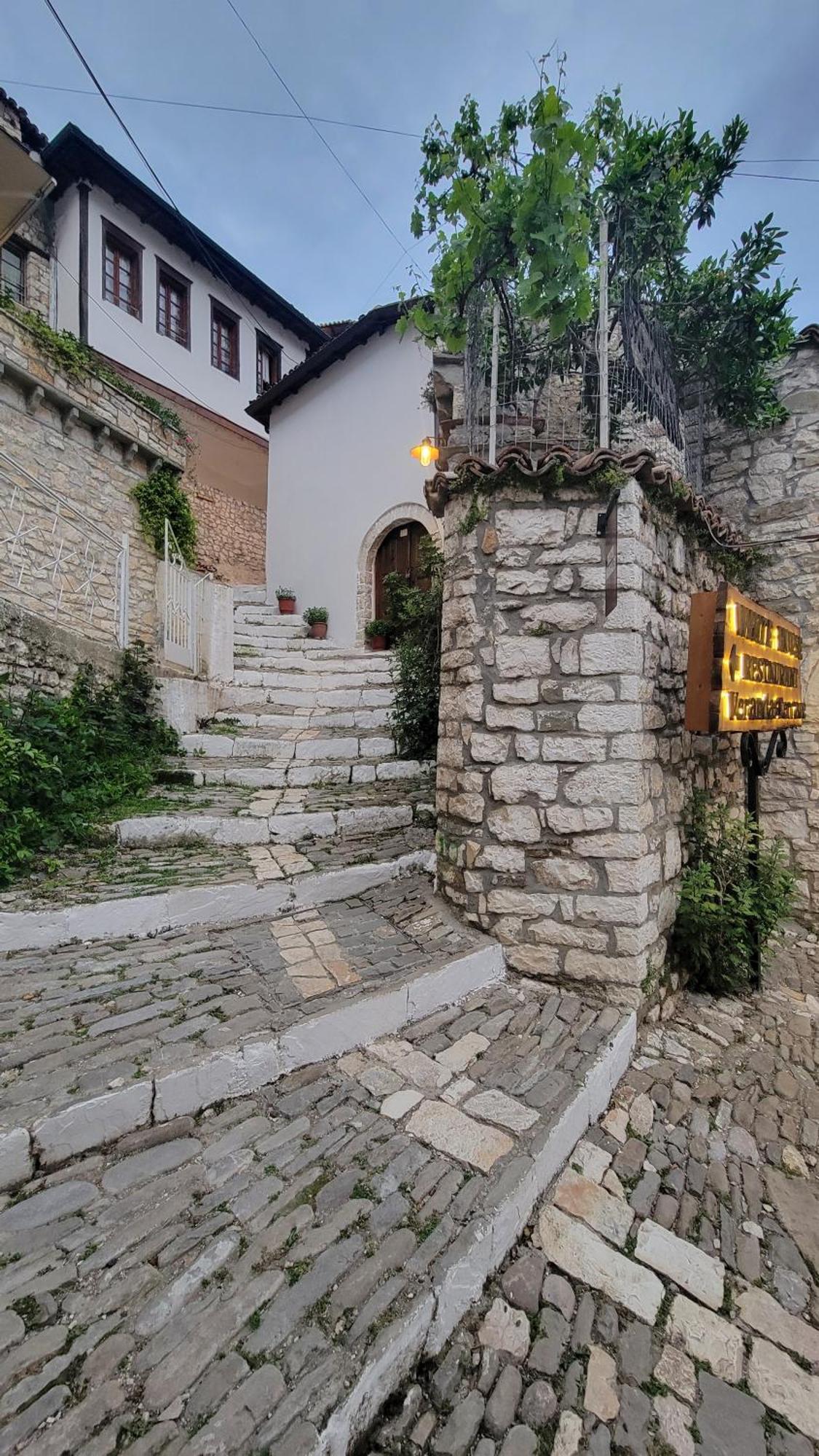 Guest House Mangalem Берат Экстерьер фото
