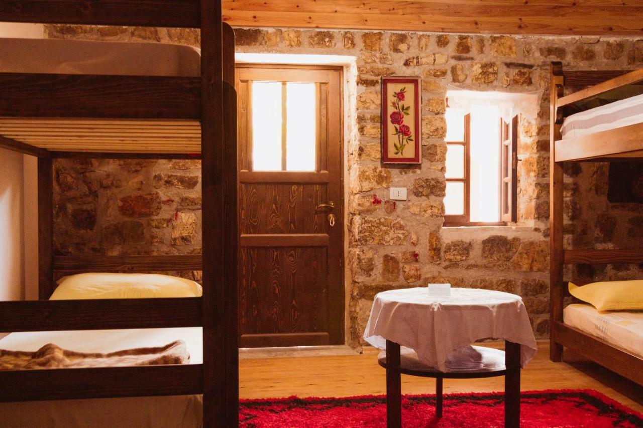 Guest House Mangalem Берат Экстерьер фото
